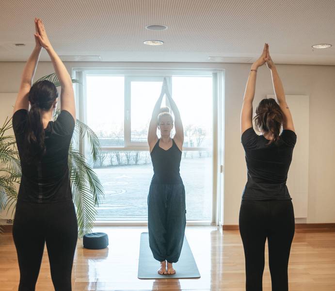 Sonnengruß - Yoga im REDUCE Gesundheitsresort